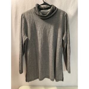 Karen Lessly Size medium turtle neck dark‎ gray chevron pattern light gray